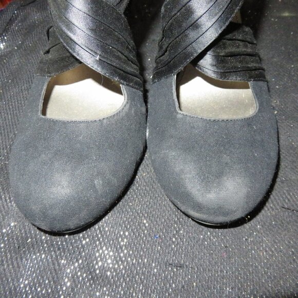 BOGO Fergalicious by Fergie Black Micro Suede & Satin Heels Pumps size 11 - Picture 2 of 15